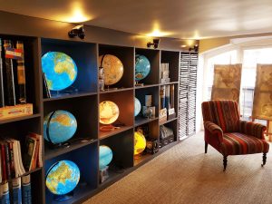 Globes de la librairie Voyageurs du monde