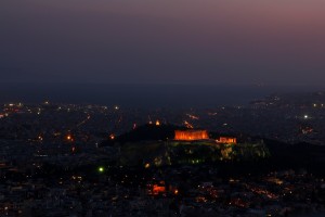 Vue sur l'Acropole de nuit