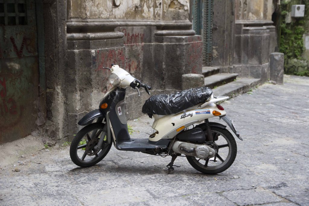 Scooter à Naples